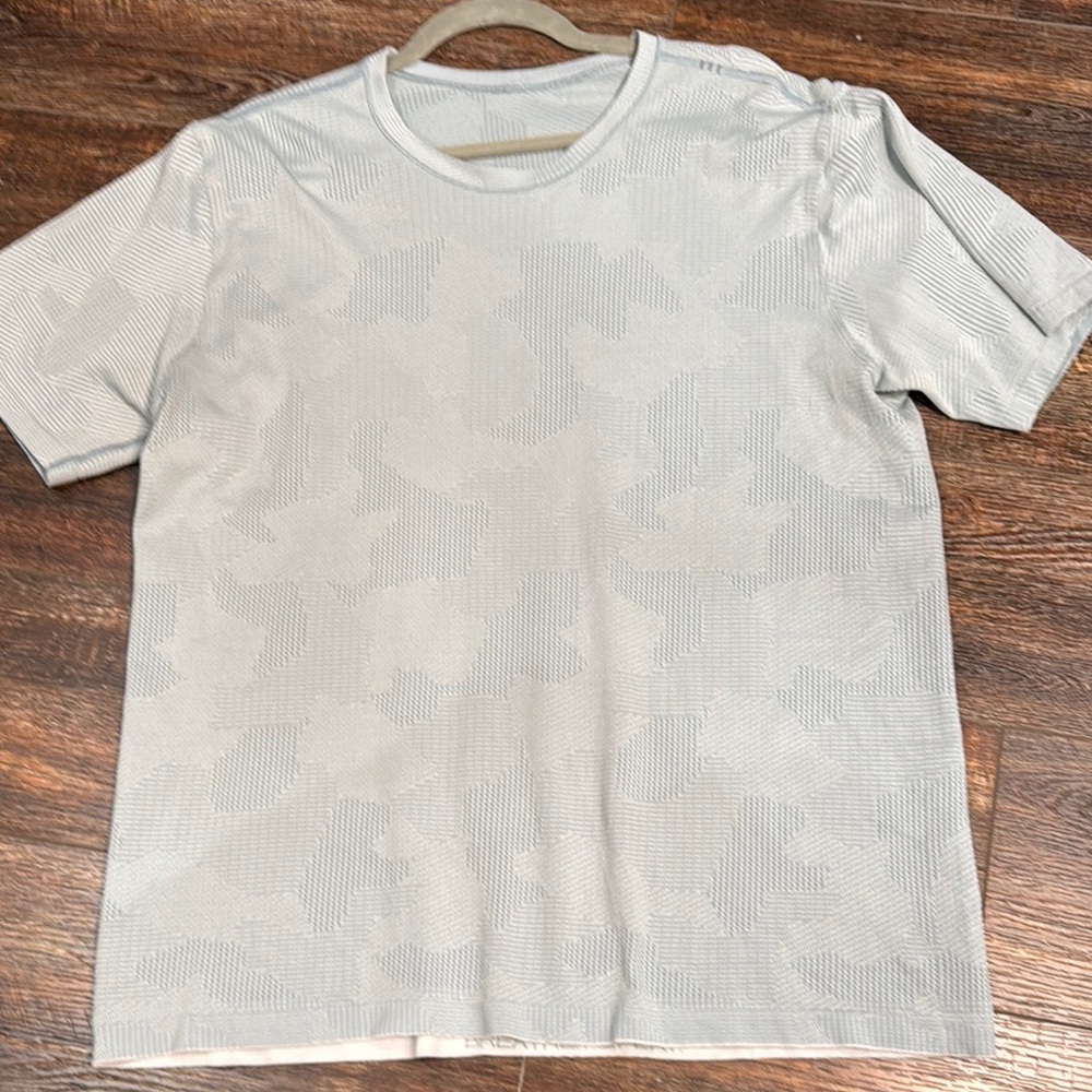 Lululemon T-Shirt